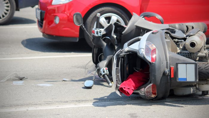 perde il controllo dello scooter muore 20enne stava tornando a casa