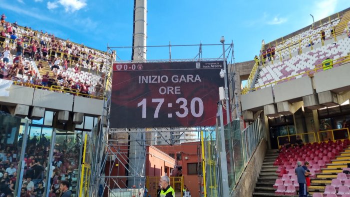 clamoroso all arechi problemi al var salernitana pisa slitta alle 17 30