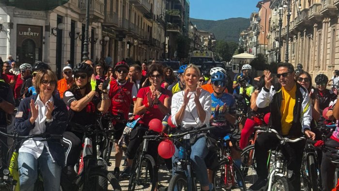 avellino anche la sindaca nargi alla pedalata contro la violenza sulle donne