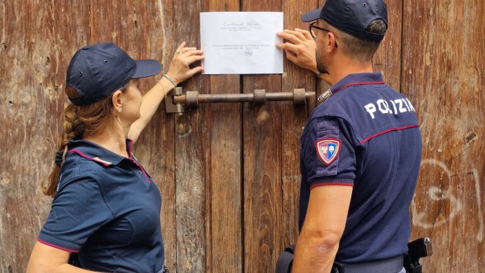 movida fuorilegge vende alcol ai minori questore chiude un locale a salerno