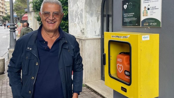 salerno dopo il raid a casa di andrea ripristina il defibrillatore a pastena