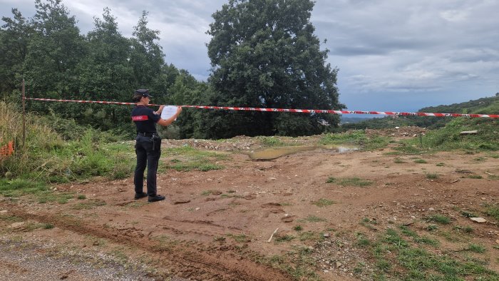 cannalonga carabinieri forestali sequestrano area adibita a deposito rifiuti