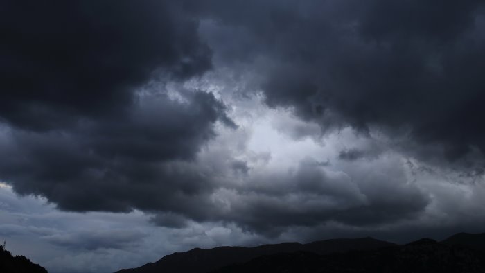 allerta meteo c e l avviso del sindaco clemente mastella fino a domani