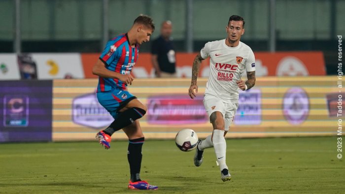 serie c catania benevento 1 0 rivivi la diretta primo ko della strega