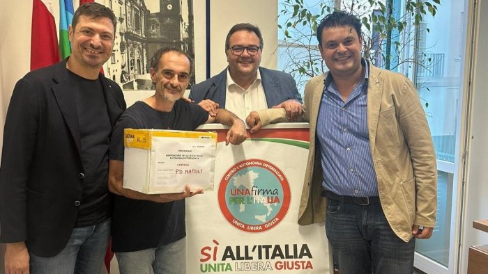 pd ottomila firme a napoli contro l autonomia differenziata grande risultato