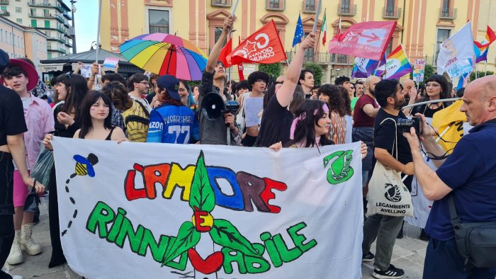 pride avellino anche il movimento partecipa alla manifestazione