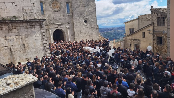 guardia lombardi bagno di folla impressionante ai funerali di giuseppe