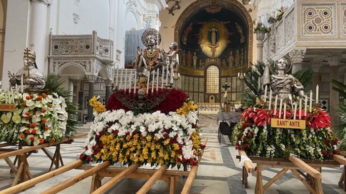 san matteo migliaia di persone alla processione del patrono di salerno