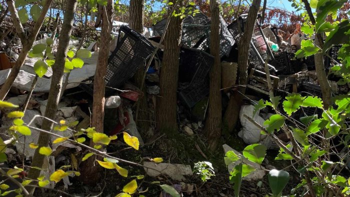 foto san vito i residenti tra rifiuti e degrado siamo abbandonati