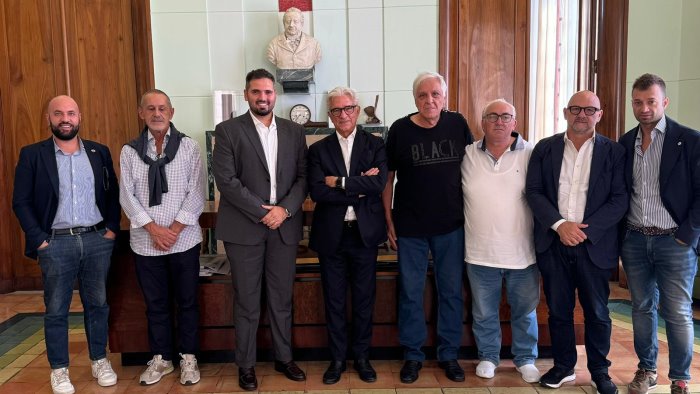 salerno il sindaco incontra in comune il comitato di quartiere mariconda