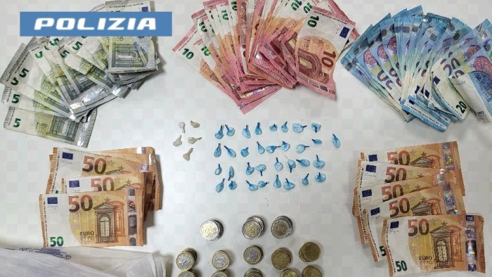 sorpreso con la droga nella zona mercato a napoli arrestato