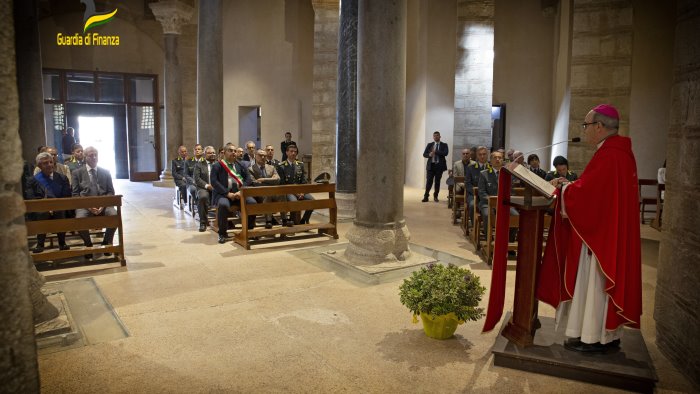 guardia di finanza messa in onore di san matteo nella chiesa di santa sofia