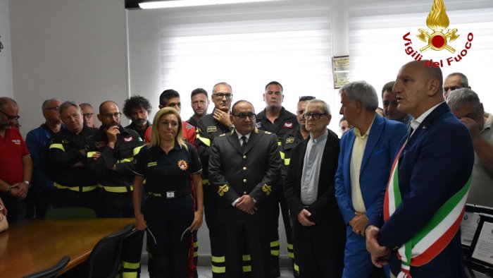 frana san felice comune consegna targa a vigili dle fuoco e protezione civile