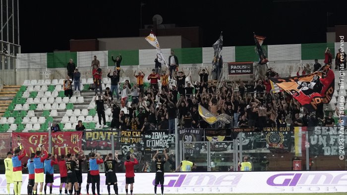 benevento sconfitto al veneziani le foto del match