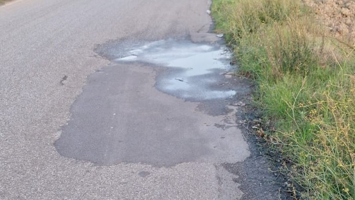 le dodici perdite d acqua da ariano a montecalvo irpino sembra una via crucis