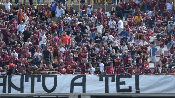 catanzaro gli ultras ai tifosi a salerno rispetto per chi andra nei distinti