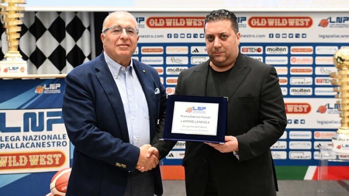 avellino basket nevola premiato nella presentazione del torneo di serie a2