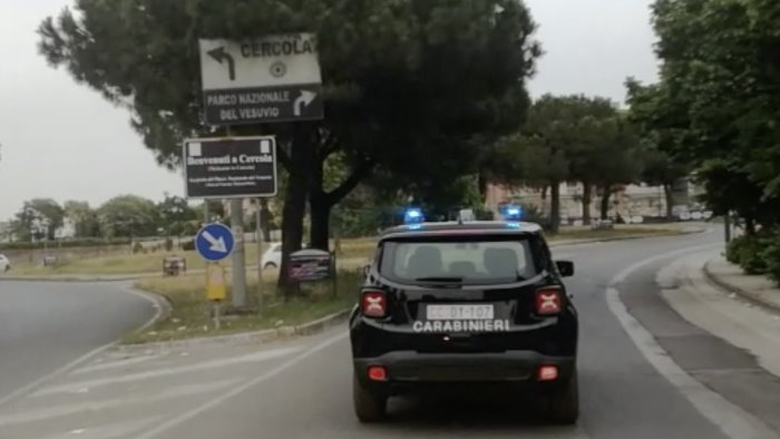 cercola minorenne sorpreso dai carabinieri mentre spaccia nel parco giochi