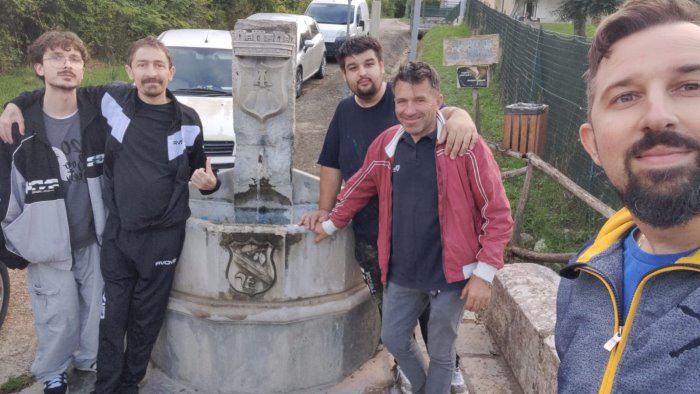 ariano la piccola fontana di cerreto torna a sgorgare acqua