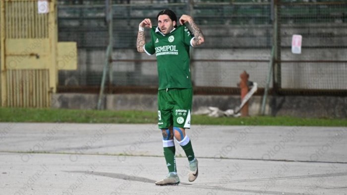 avellino doppietta di patierno e prima vittoria foggia battuto 2 1