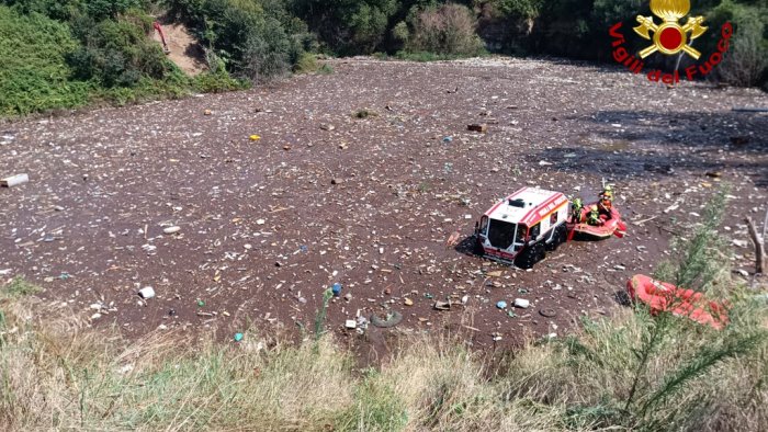 alluvione san felice a cancello mezzo speciale dei vigili del fuoco in azione