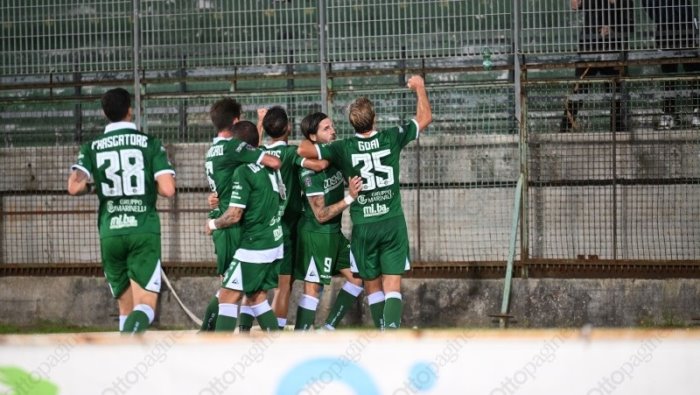 avellino foggia 2 1 tabellino e voti dei lupi patierno ma vittoria da squadra