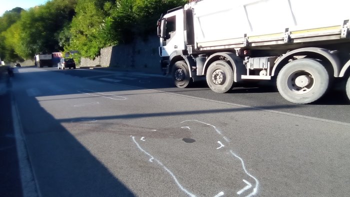 aniello morto in moto a soli 32 anni la statale killer fa un altra vittima