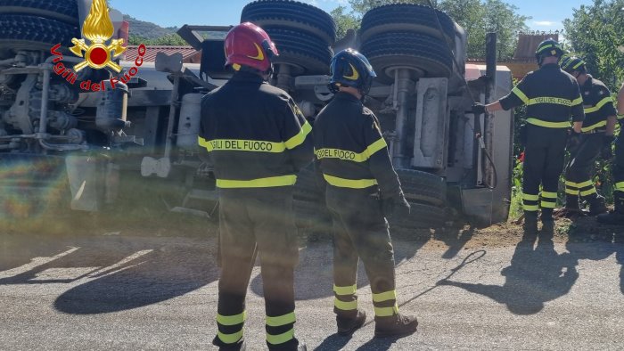 raccoglie funghi e si perde ritrovato grazie al drone dei vigili del fuoco