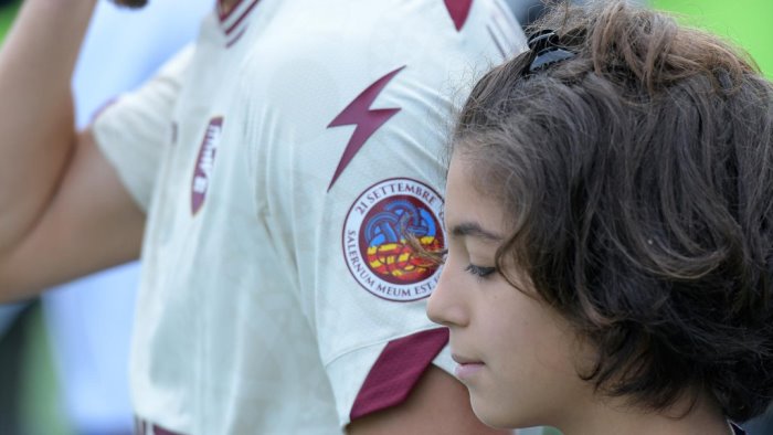 salernitana partita l asta benefica delle maglie in onore di san matteo