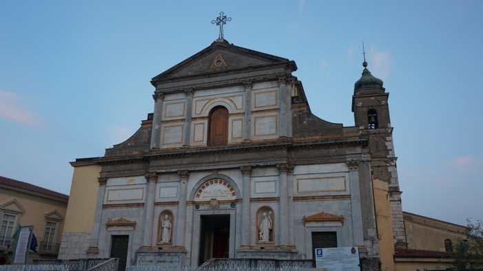 il cinema d autore torna in piazza duomo nel ricordo di alain delon