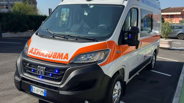 la famiglia barbati regala un ambulanza all ospedale di ariano irpino