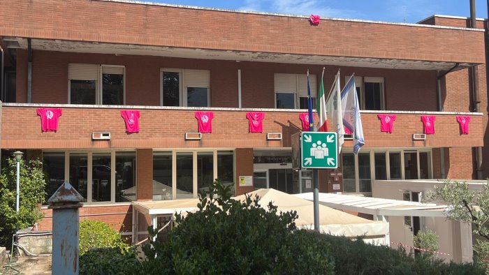 aspettando la camminata rosa anche la clinica montevergine partecipa all evento