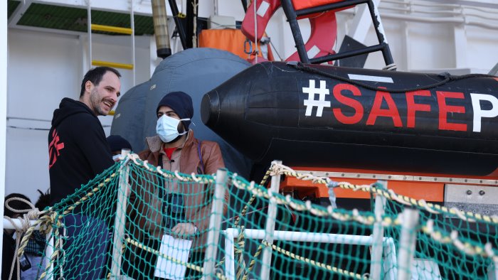 geo barents bloccata in porto a salerno medici senza frontiere presenta ricorso