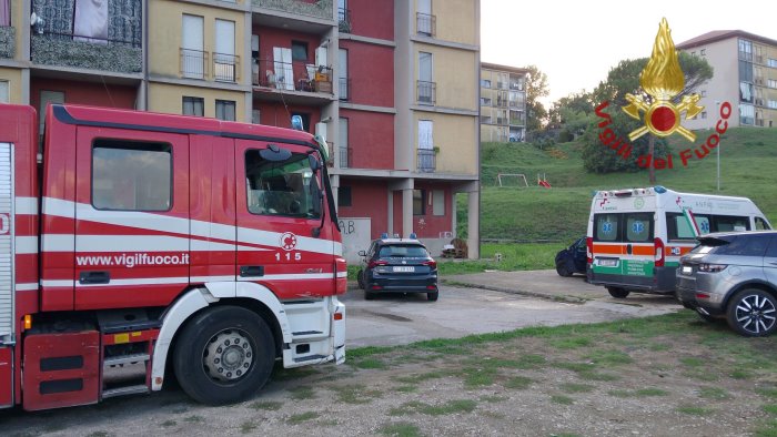 non rispondeva ad amici e vicini trovato morto nella sua abitazione